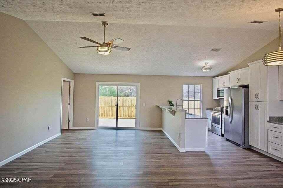 124 Abigail Ln - Photo 3 of 13