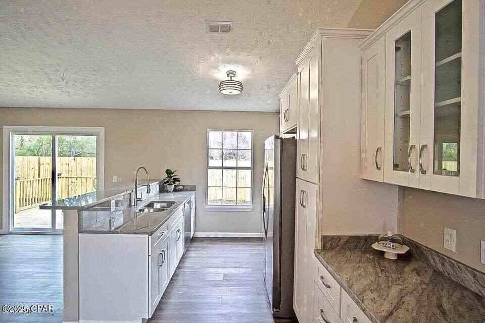 124 Abigail Ln - Photo 4 of 13