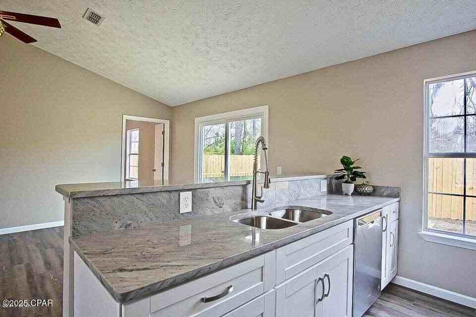 124 Abigail Ln - Photo 5 of 13
