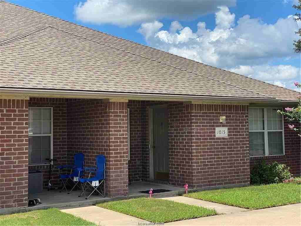 1015 Sun Meadow Ct - Photo 3 of 4