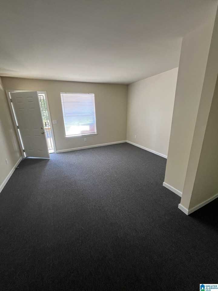 1128 10th Ave N - Photo 3 of 7
