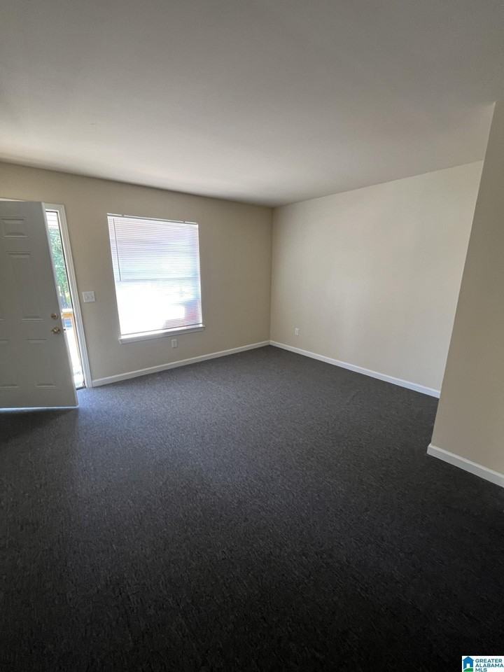 1128 10th Ave N - Photo 5 of 7
