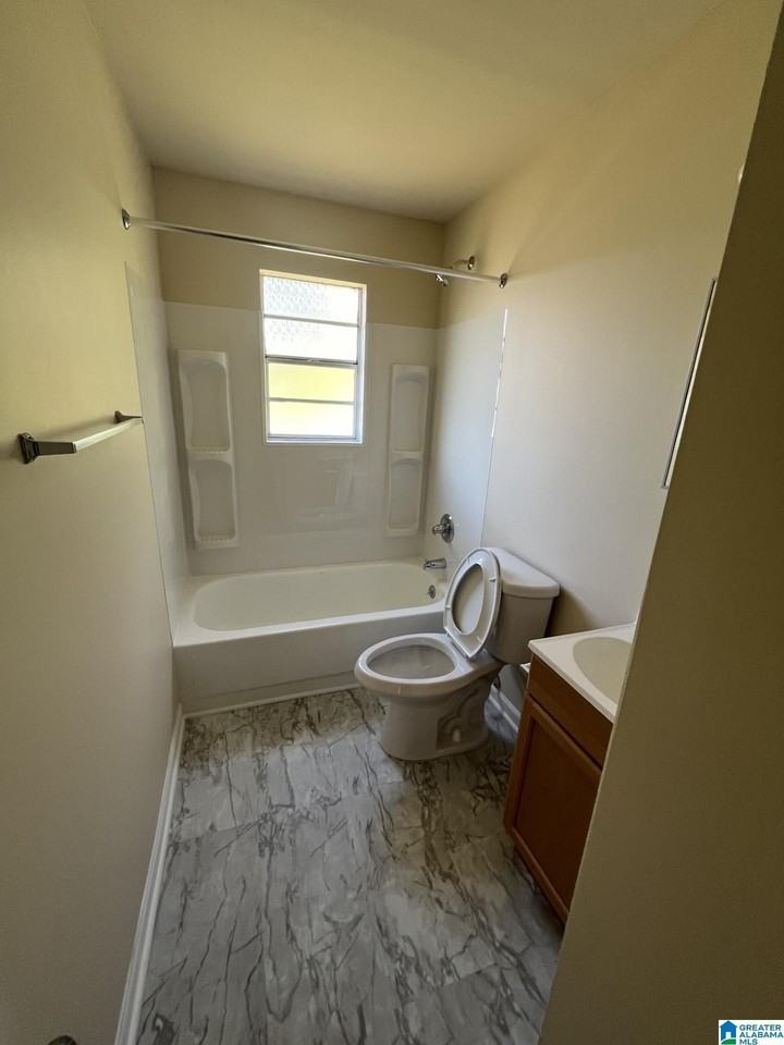1128 10th Ave N - Photo 6 of 7