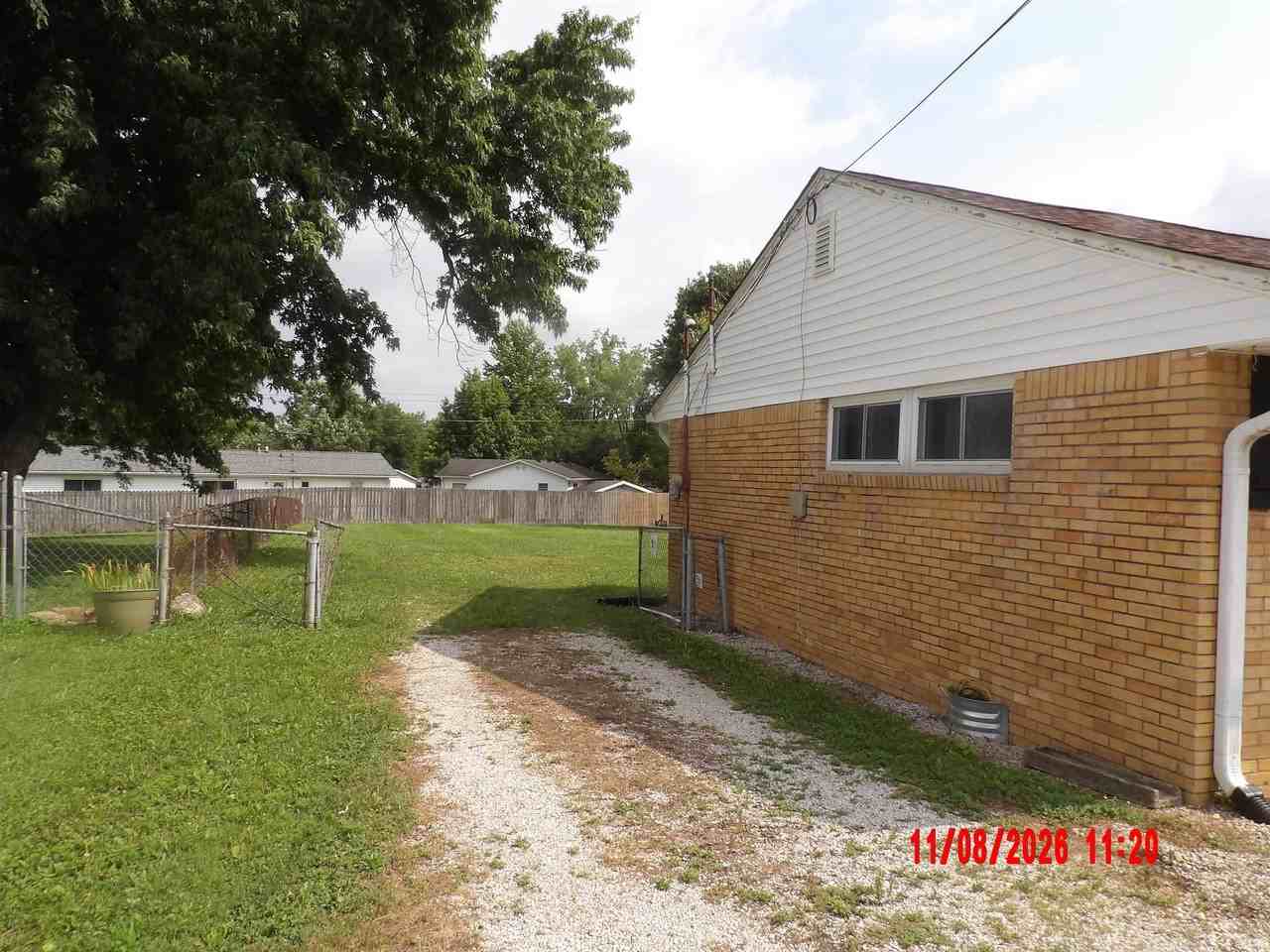 810 W Lincoln St - Photo 2 of 27