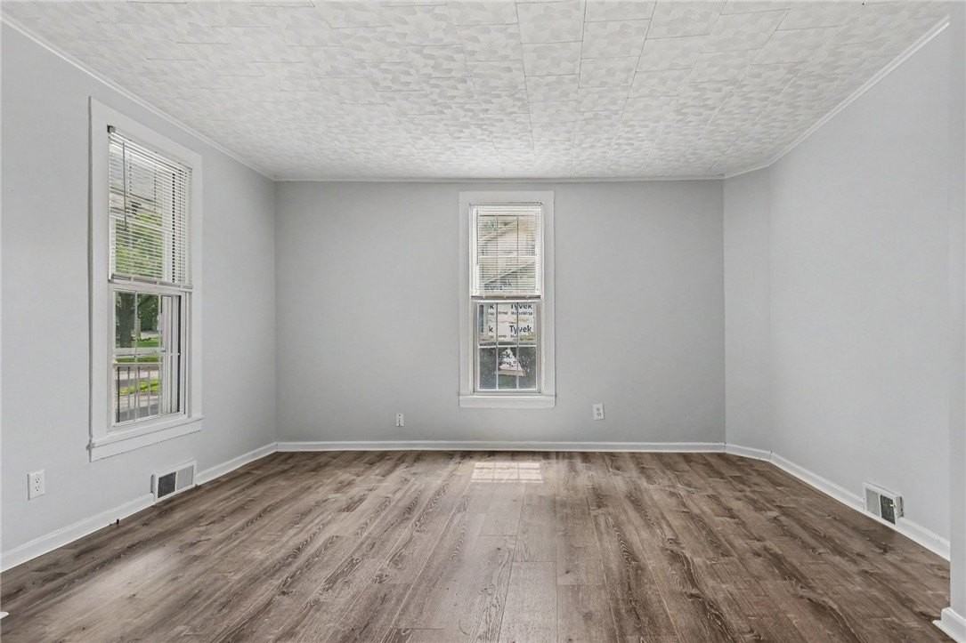 142 S Main St - Photo 5 of 26