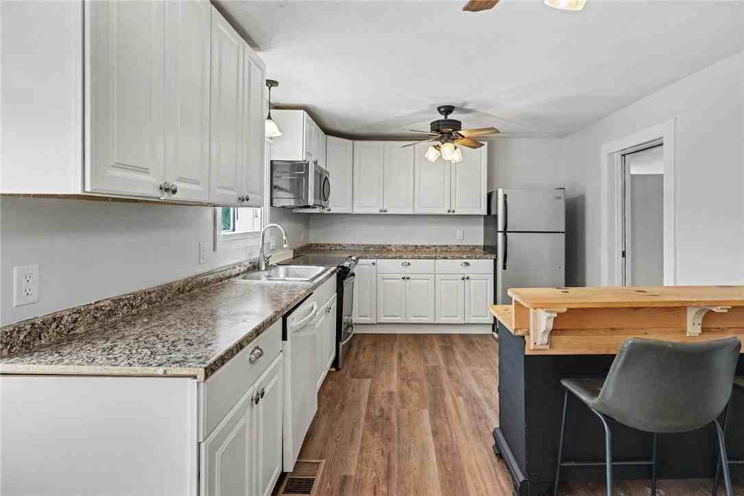 142 S Main St - Photo 6 of 26