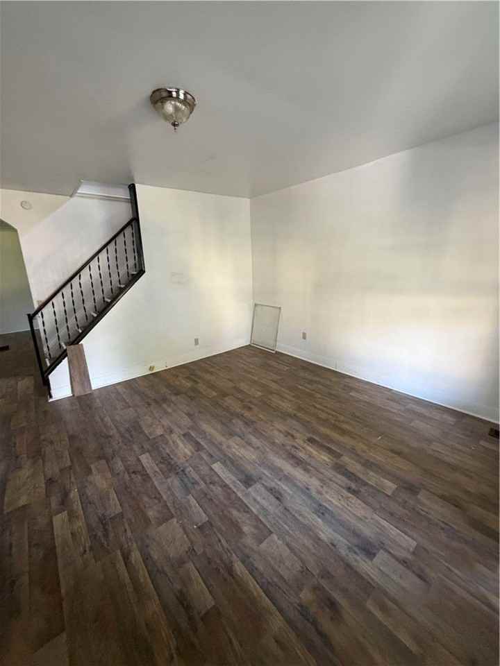 307 W 4th St #A - Photo 3 of 7