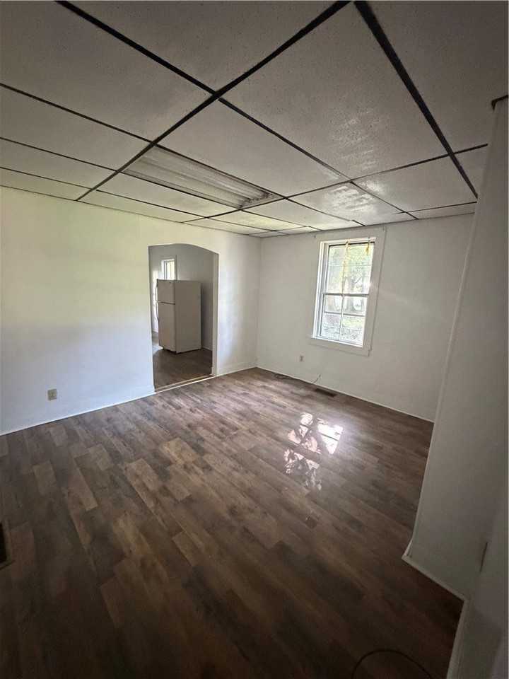 307 W 4th St #A - Photo 5 of 7