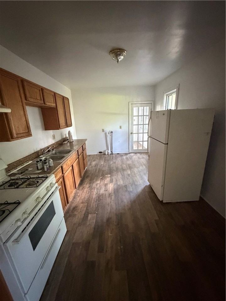 307 W 4th St #A - Photo 6 of 7