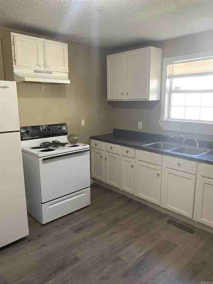 218 Curtis Sykes Dr - Photo 4 of 6
