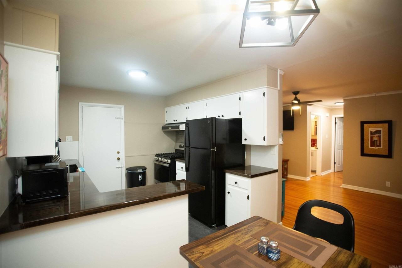 1512 Center St - Photo 7 of 23
