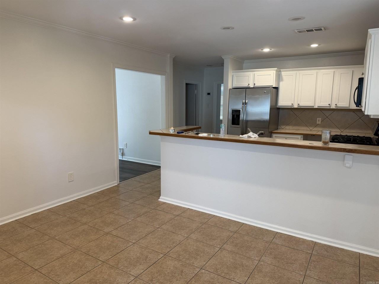8416 Leatrice Dr