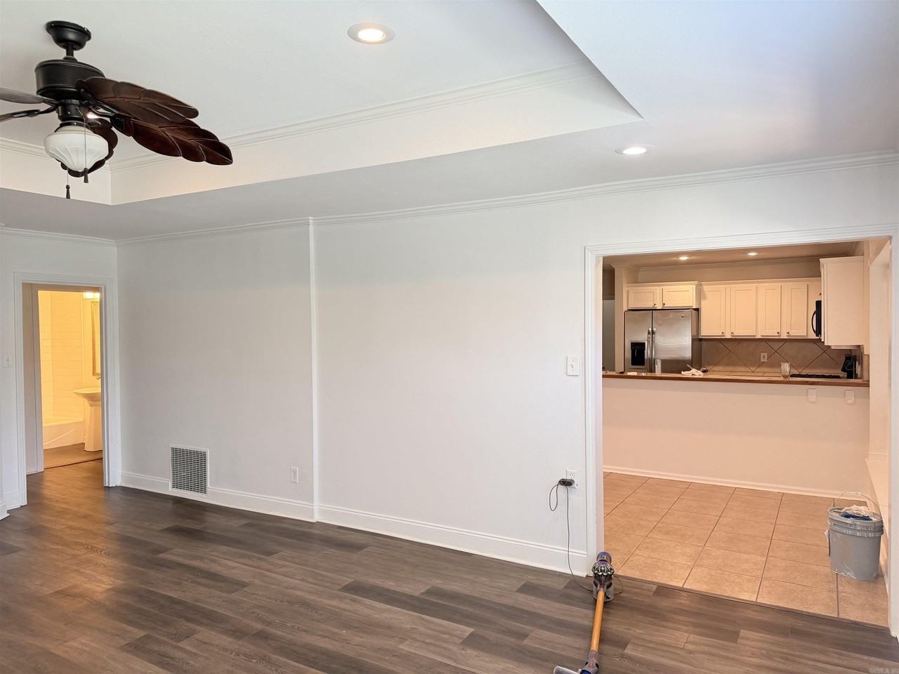 8416 Leatrice Dr - Photo 3 of 20