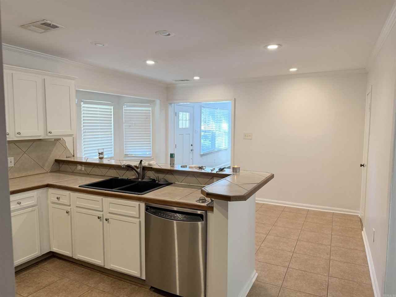 8416 Leatrice Dr - Photo 7 of 20