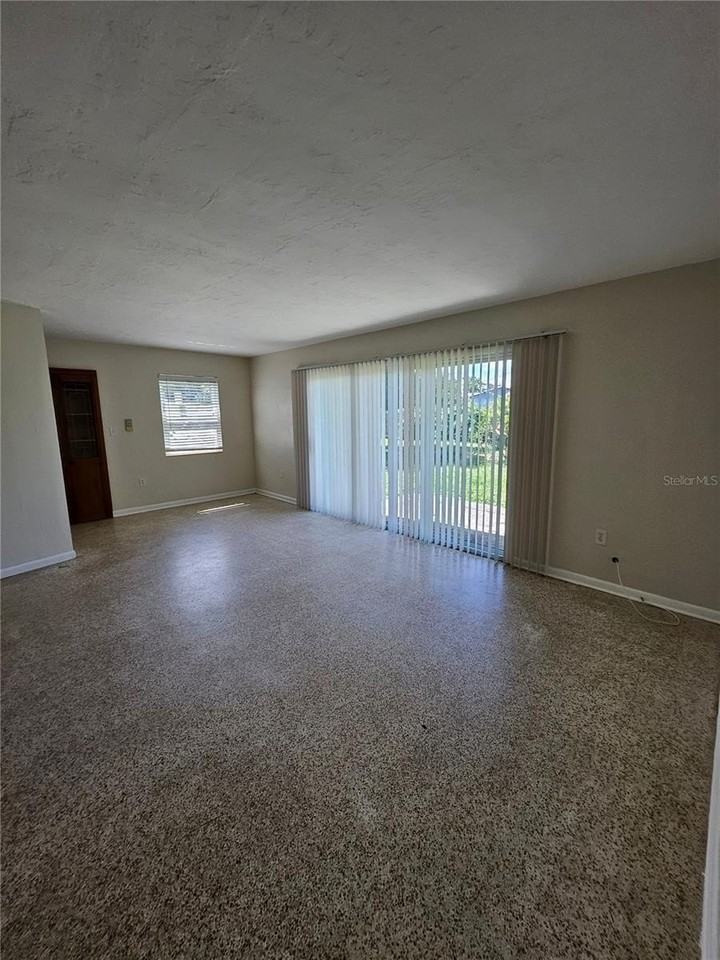2433 Deedra St - Photo 5 of 19