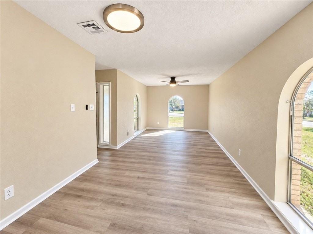 4702 Coventry Ln - Photo 6 of 17