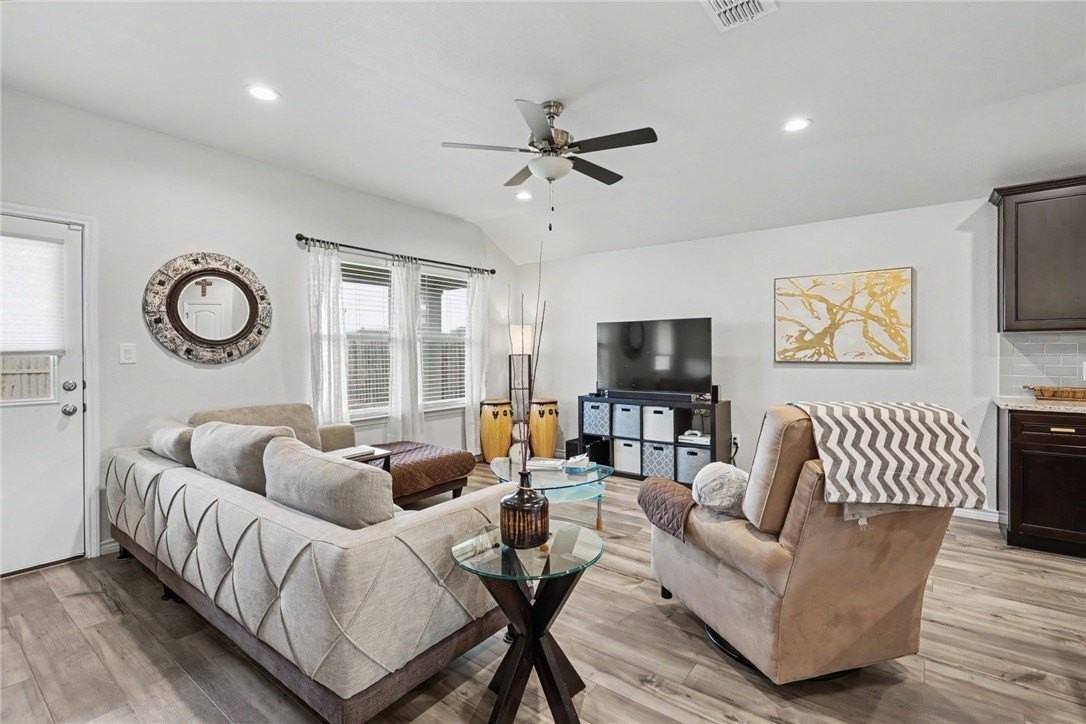 8113 Cattlemen Dr - Photo 4 of 35