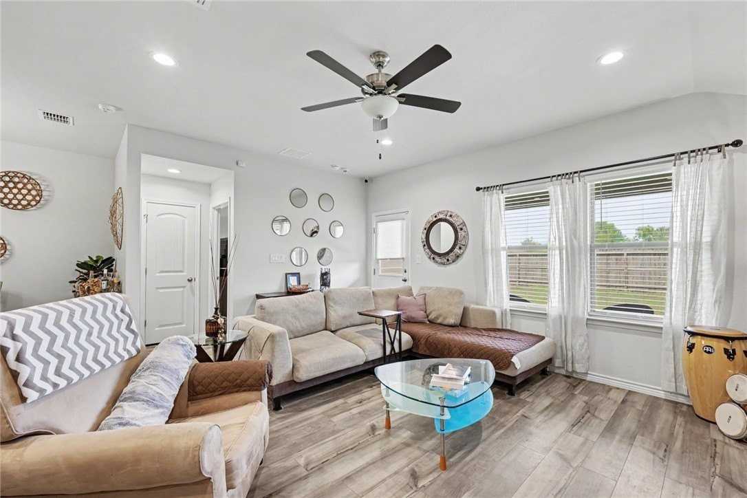 8113 Cattlemen Dr - Photo 5 of 35
