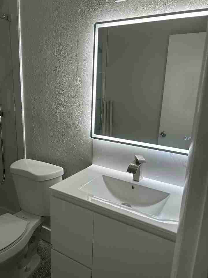 3631 Southwest 27th Street, Unit 3 - Photo 4 of 15