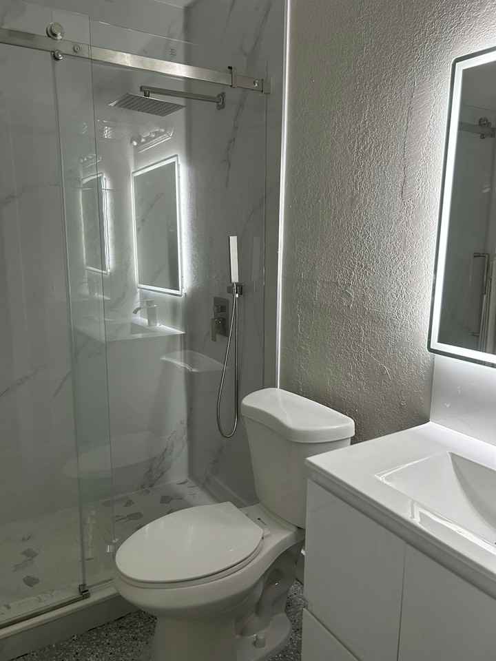 3631 Southwest 27th Street, Unit 3 - Photo 6 of 15