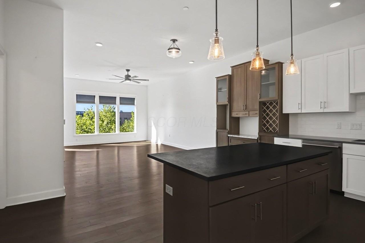 828 Bobcat Ave #404 - Photo 4 of 31