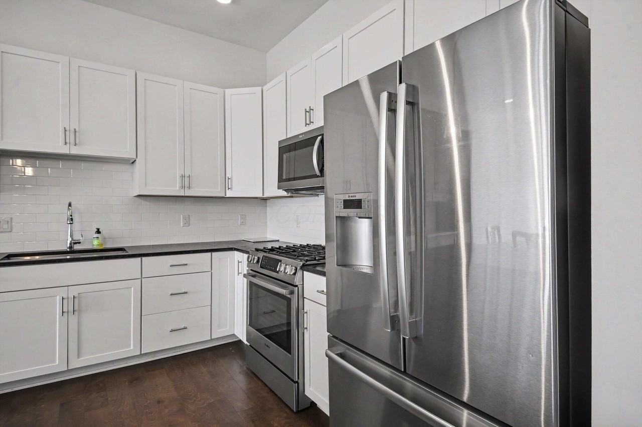 828 Bobcat Ave #404 - Photo 5 of 31