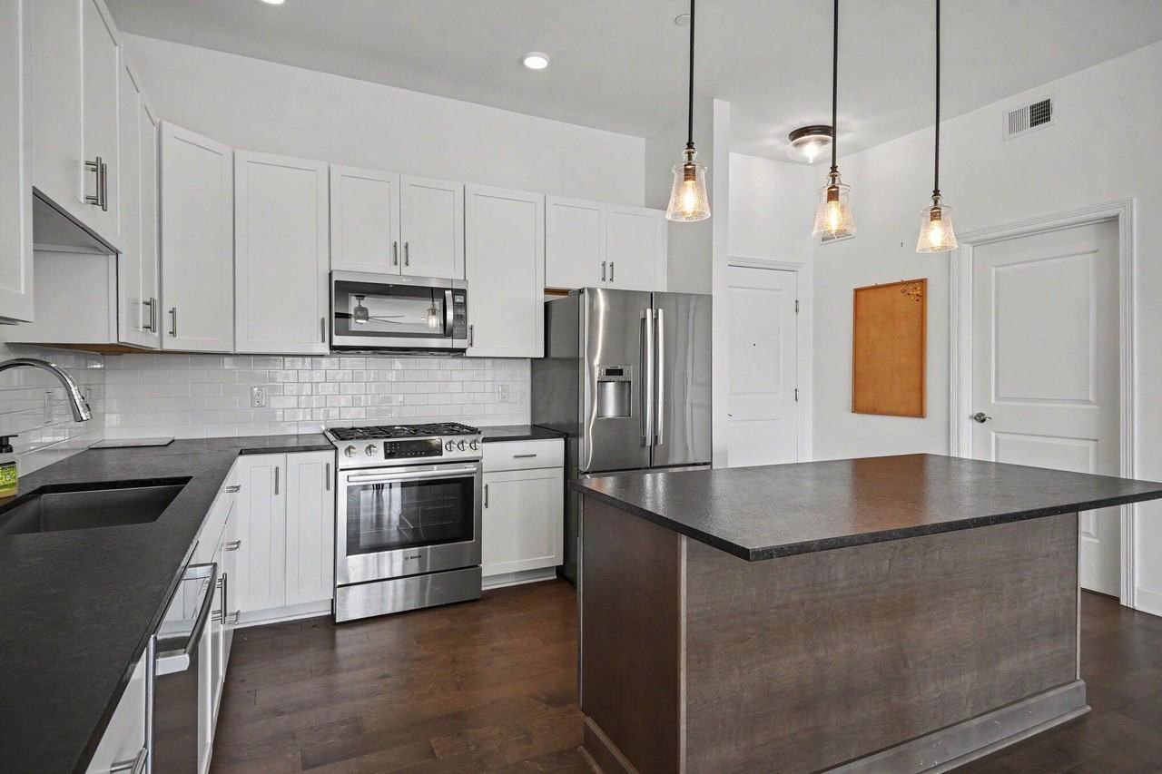 828 Bobcat Ave #404 - Photo 6 of 31