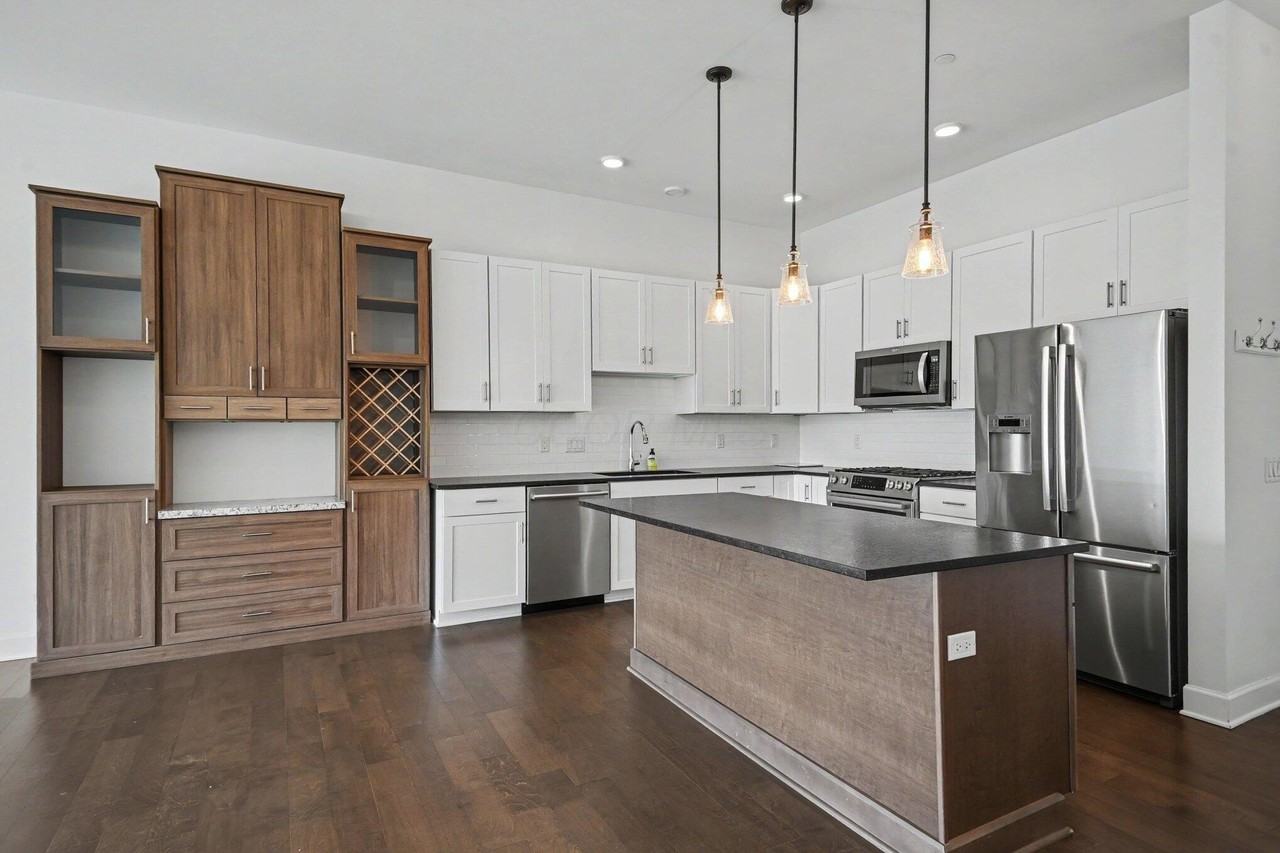 828 Bobcat Ave #404 - Photo 7 of 31