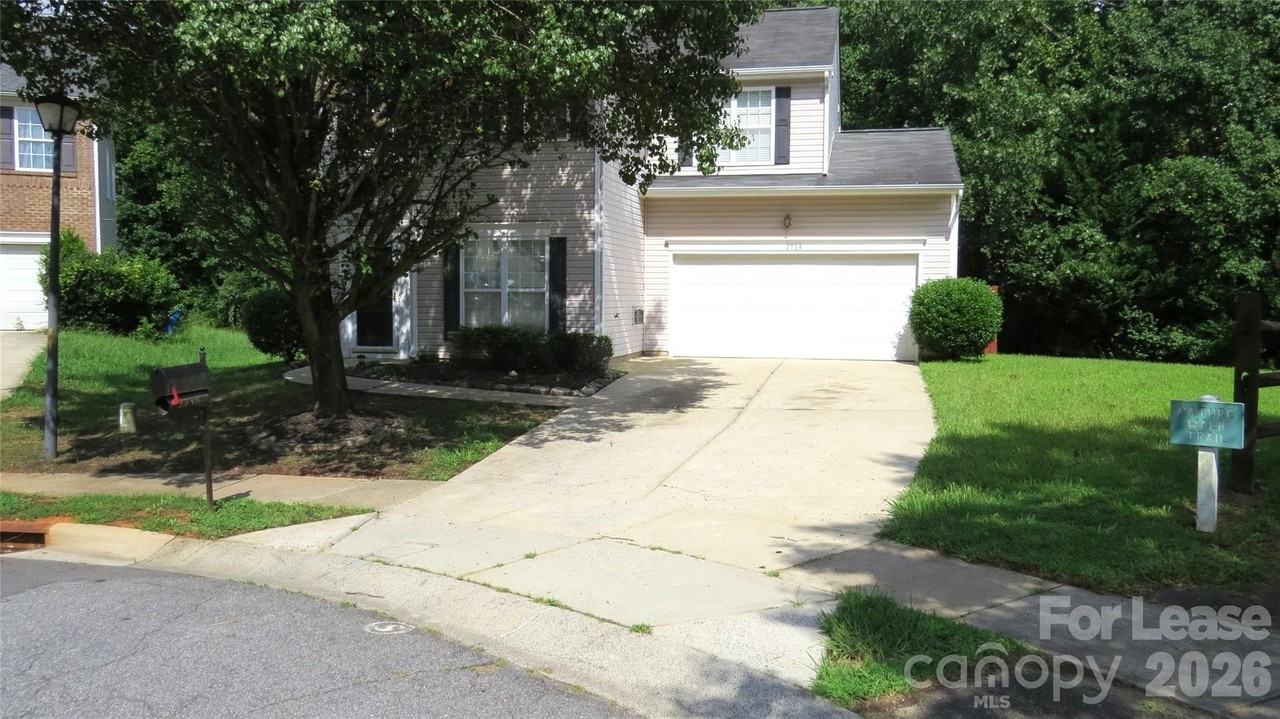 2738 Highland Park Dr - Photo 2 of 28