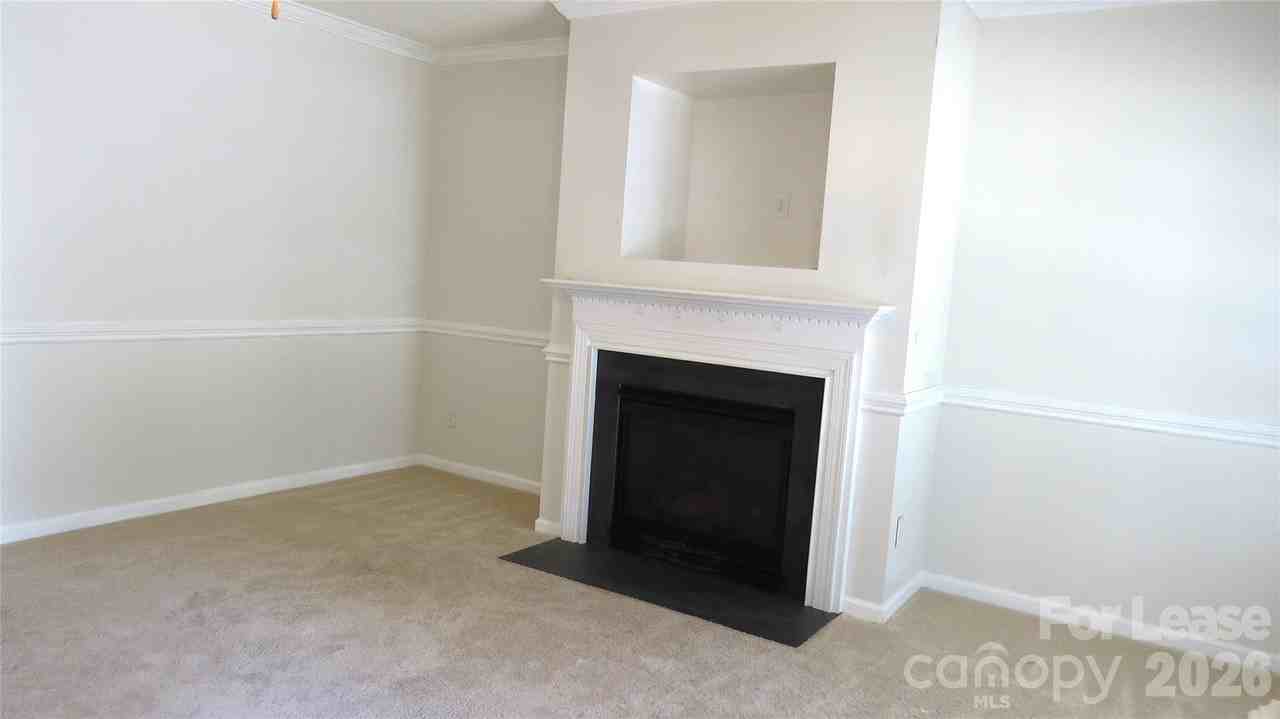2738 Highland Park Dr - Photo 6 of 28