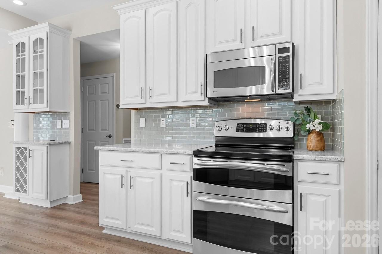 19942 Scanmar Ln - Photo 7 of 41