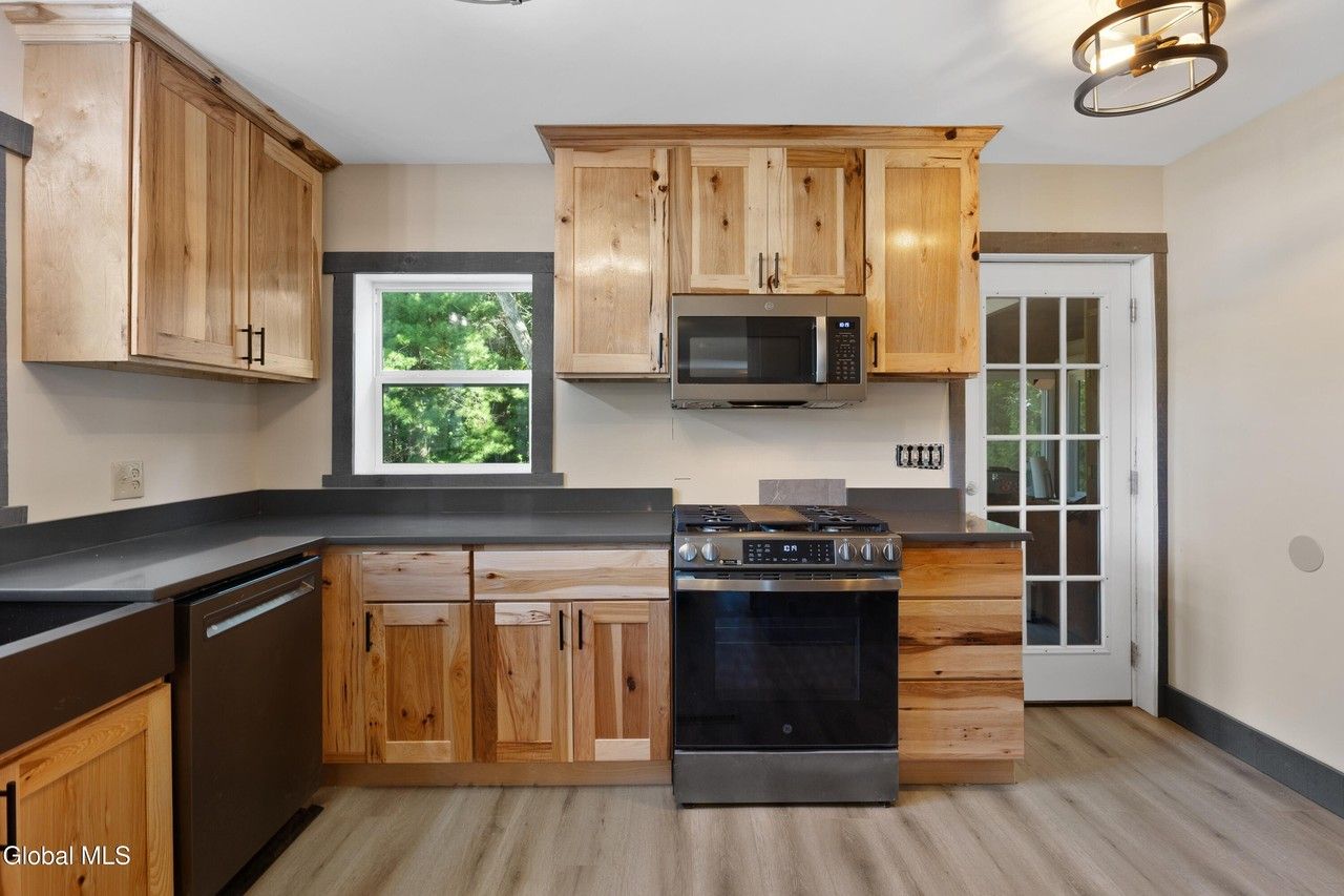 19 Congress Ave - Photo 6 of 34
