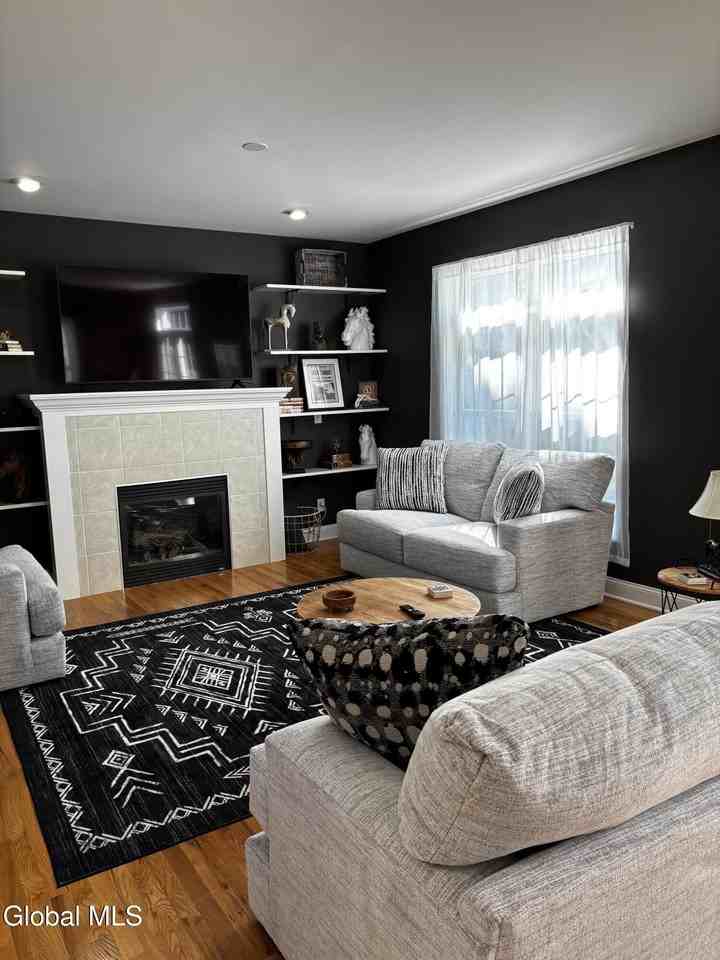 39 Doten Ave - Photo 4 of 9