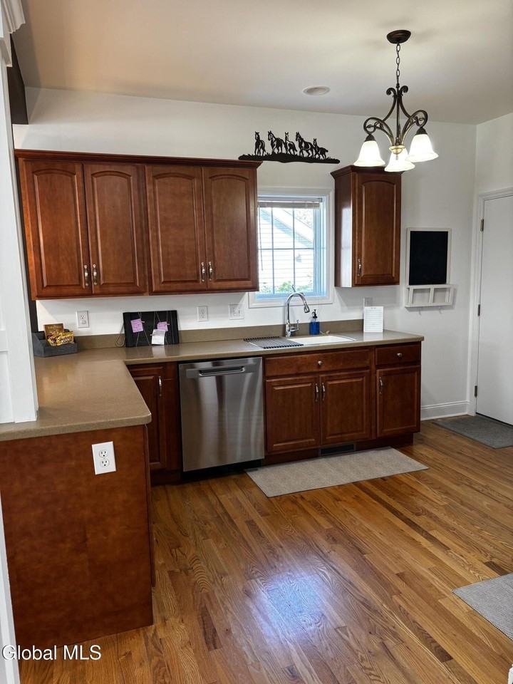 39 Doten Ave - Photo 7 of 9