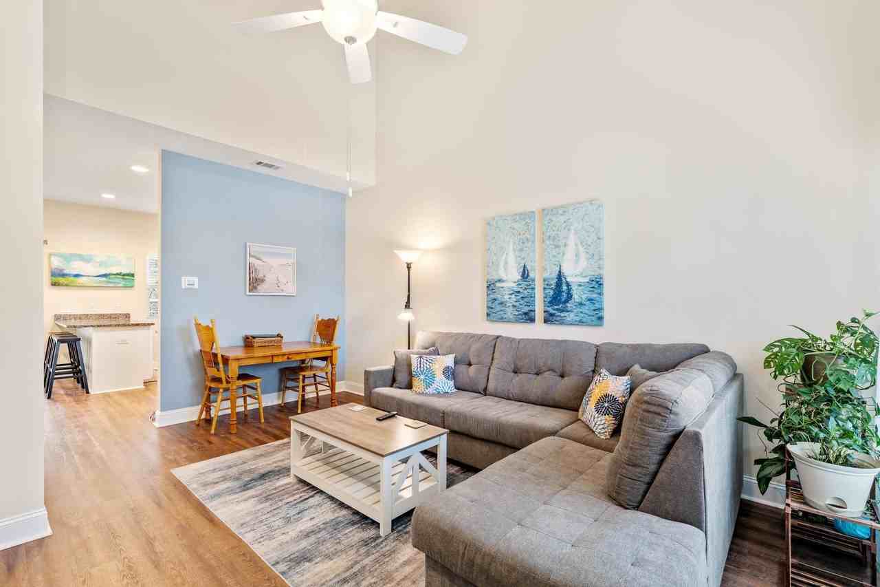 210 Admiration Ave - Photo 3 of 21