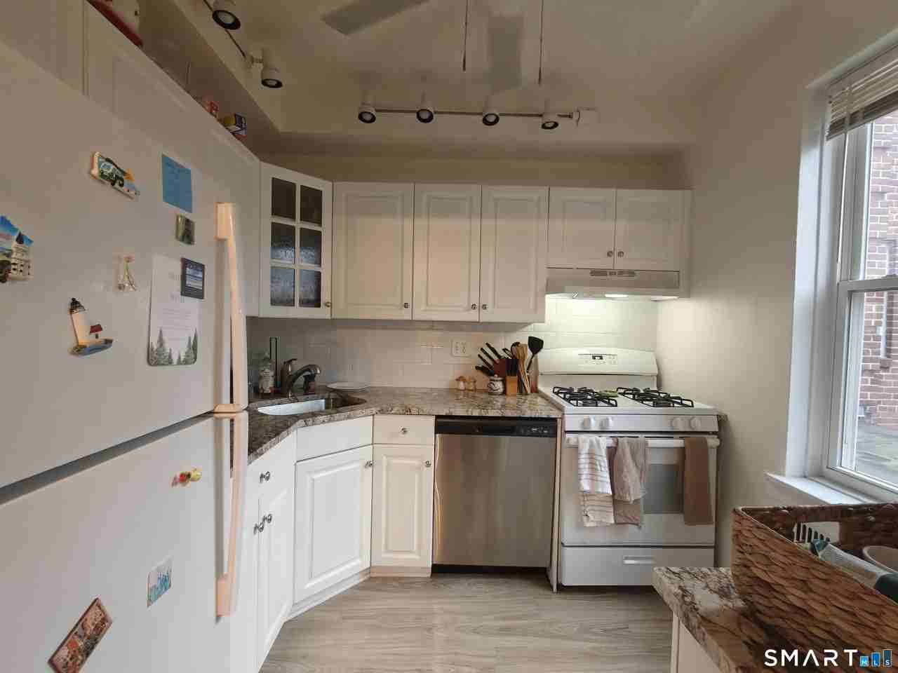 70 Strawberry Hill Ave #5-2A - Photo 7 of 15