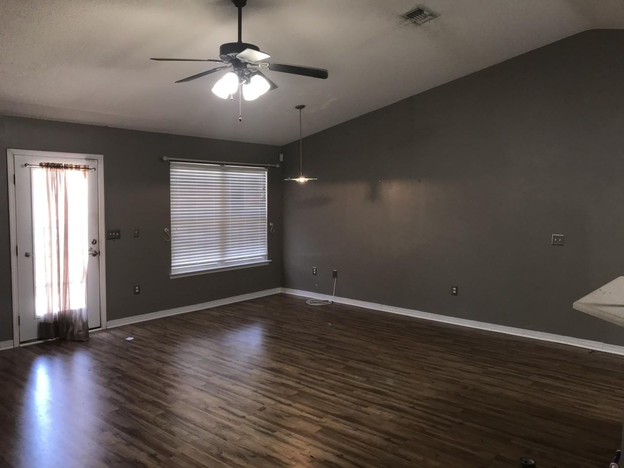 108 Kyle Ln - Photo 3 of 11