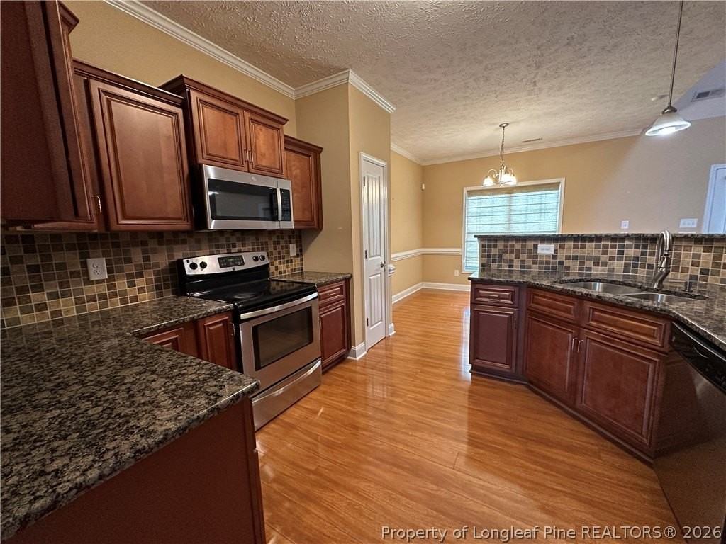 4021 Stretton Ave - Photo 7 of 47