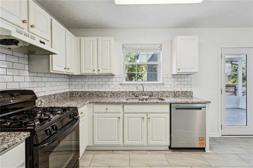 300 Carrington Way - Photo 3 of 28