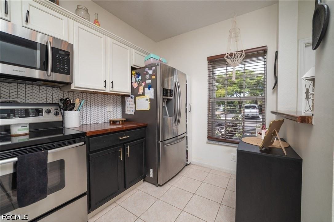 10061 Lone Cypress St - Photo 3 of 33
