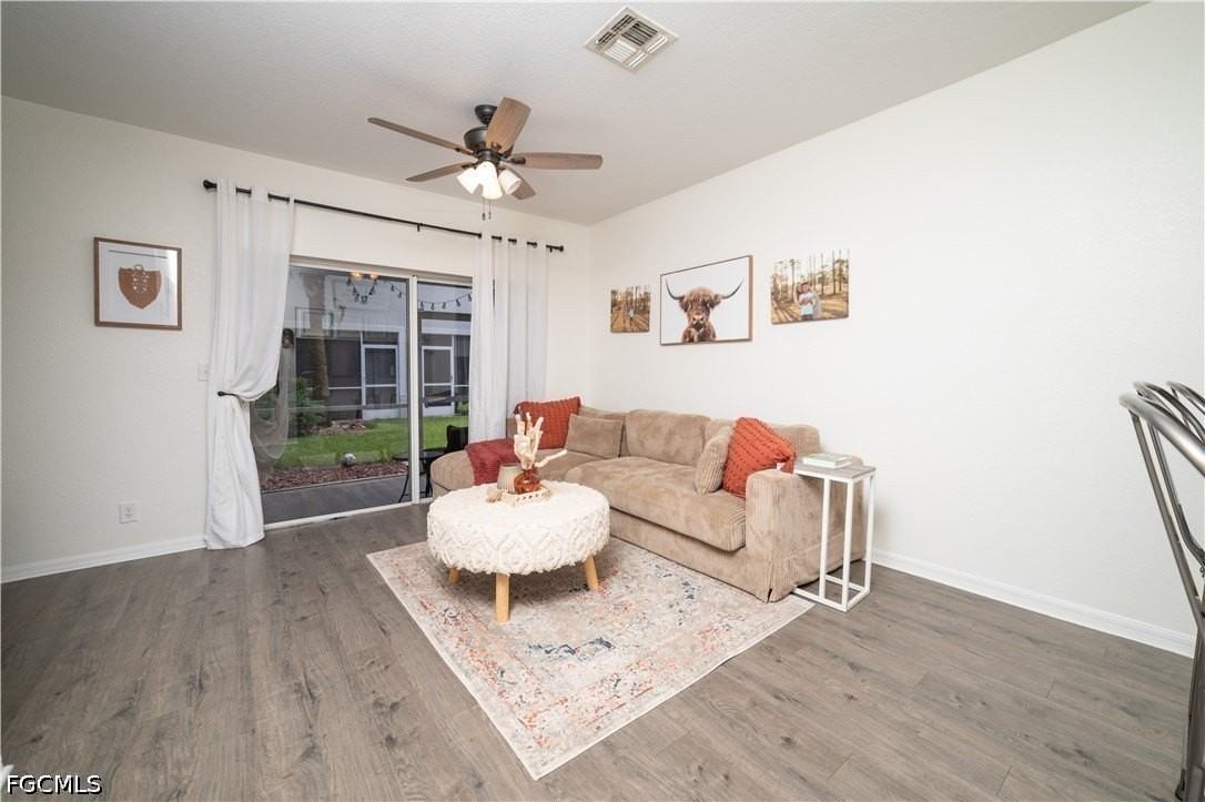 10061 Lone Cypress St - Photo 7 of 33