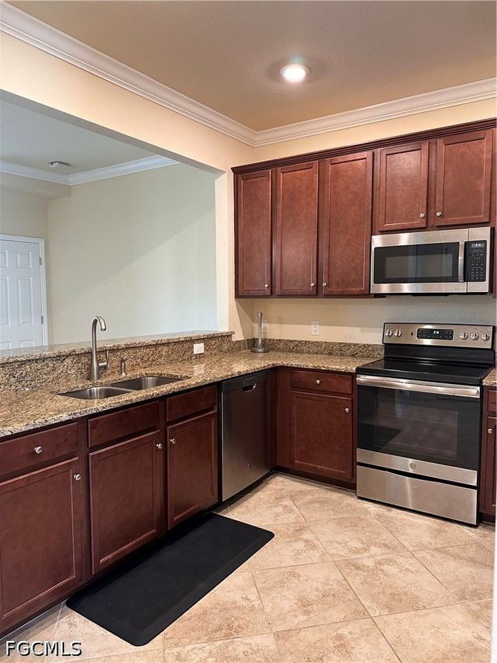 8888 Via Isola Ct - Photo 7 of 34
