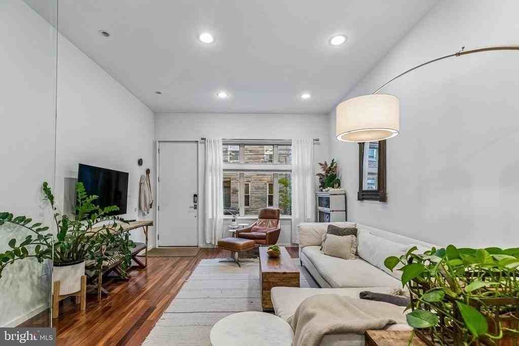 2053 Pemberton St - Photo 2 of 38