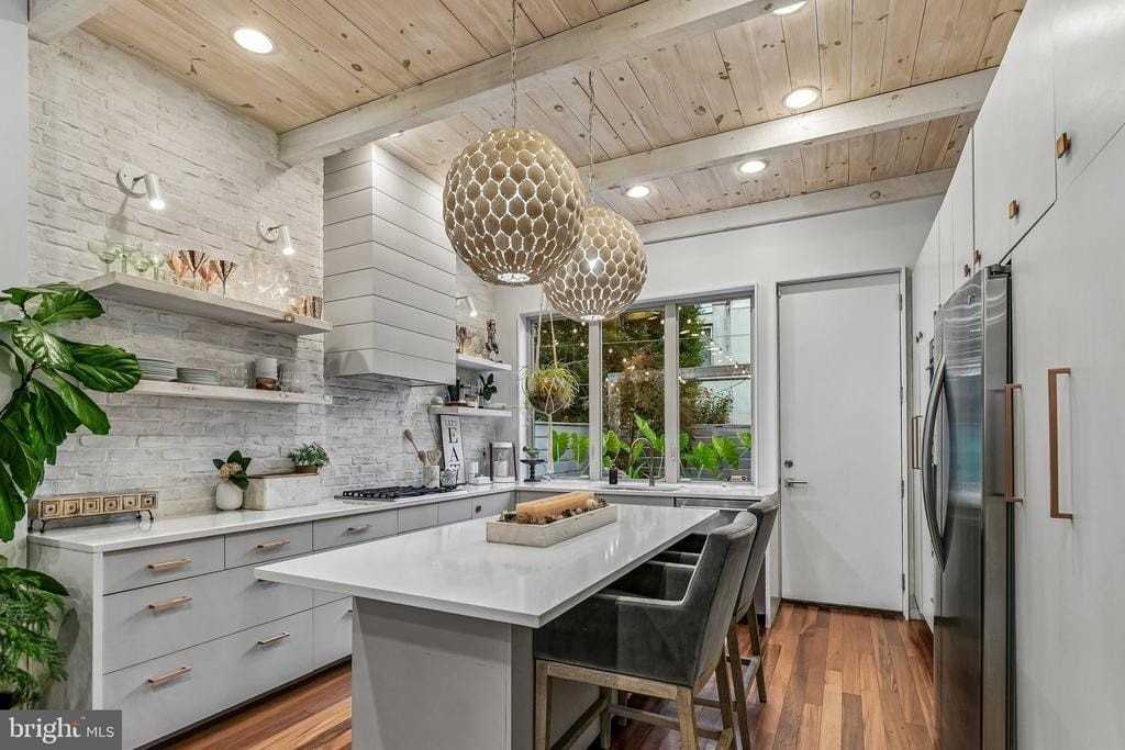 2053 Pemberton St - Photo 6 of 38