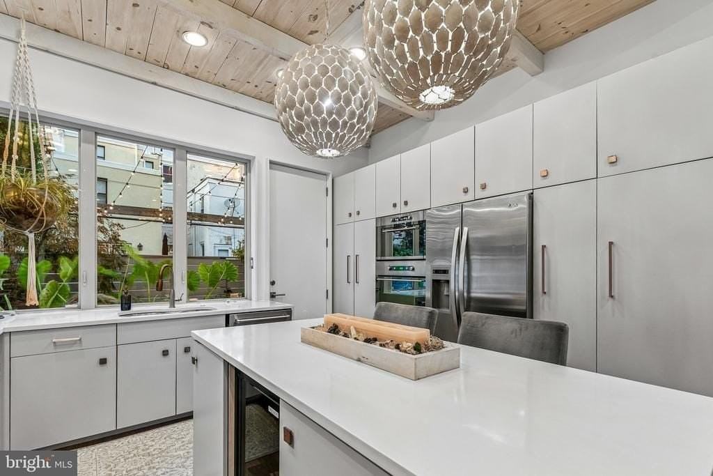 2053 Pemberton St - Photo 7 of 38