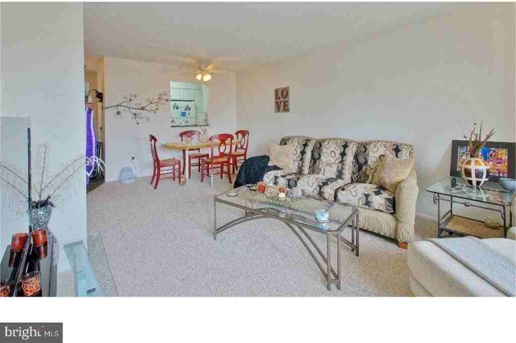 1420 Locust St - Photo 3 of 10