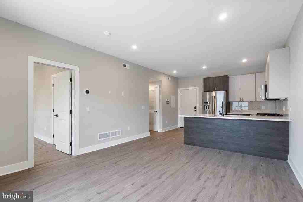 408 N Front St ## 10 - Photo 5 of 17