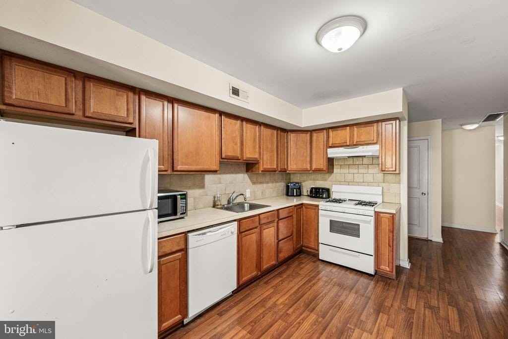 1240 S 45th St - Photo 7 of 43