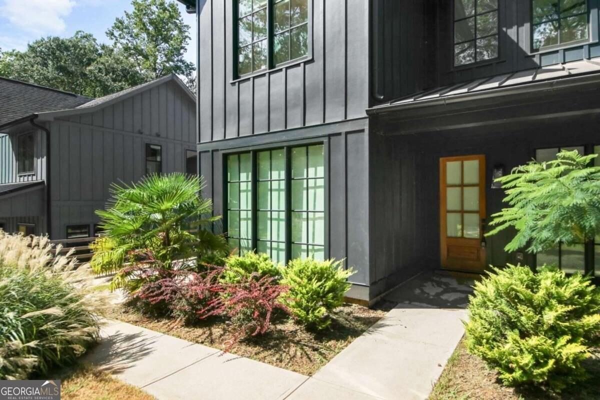 1241 Bridges Ave Sw #A - Photo 3 of 28
