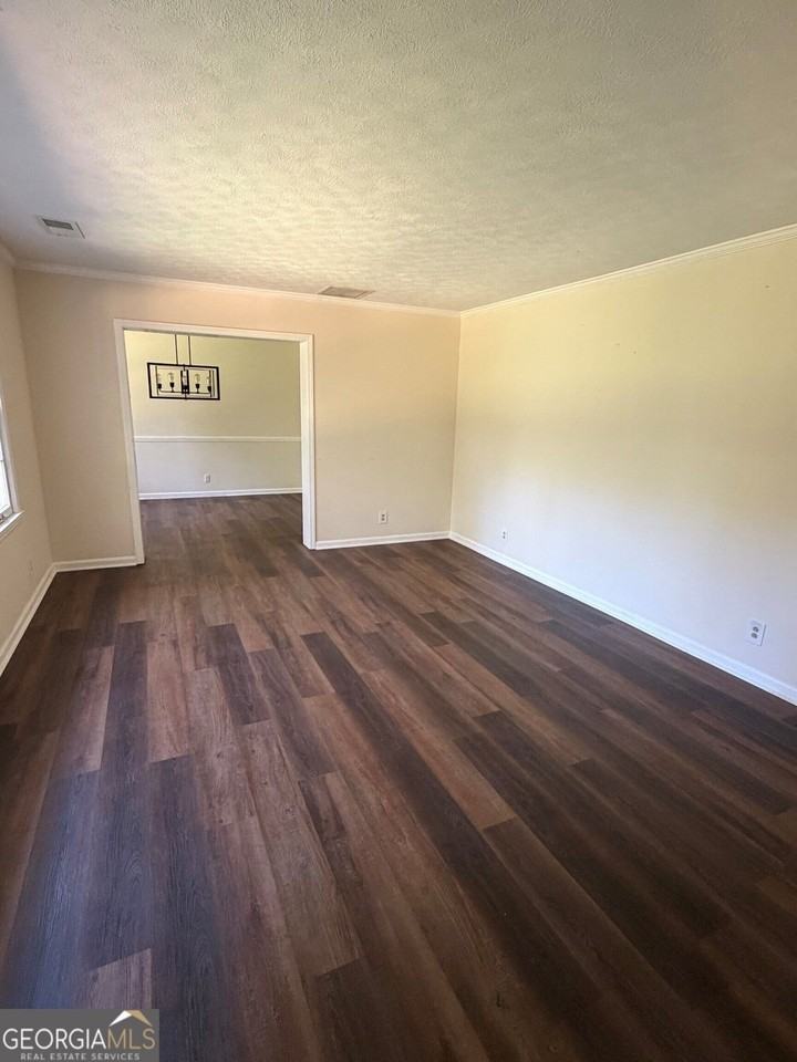 807 Piney Woods Dr - Photo 3 of 15